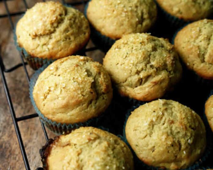 Muffins courgettes ultra moelleux un délicieux mini gâteau.