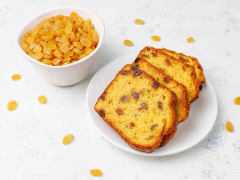 Cake aux raisins secs et au rhum