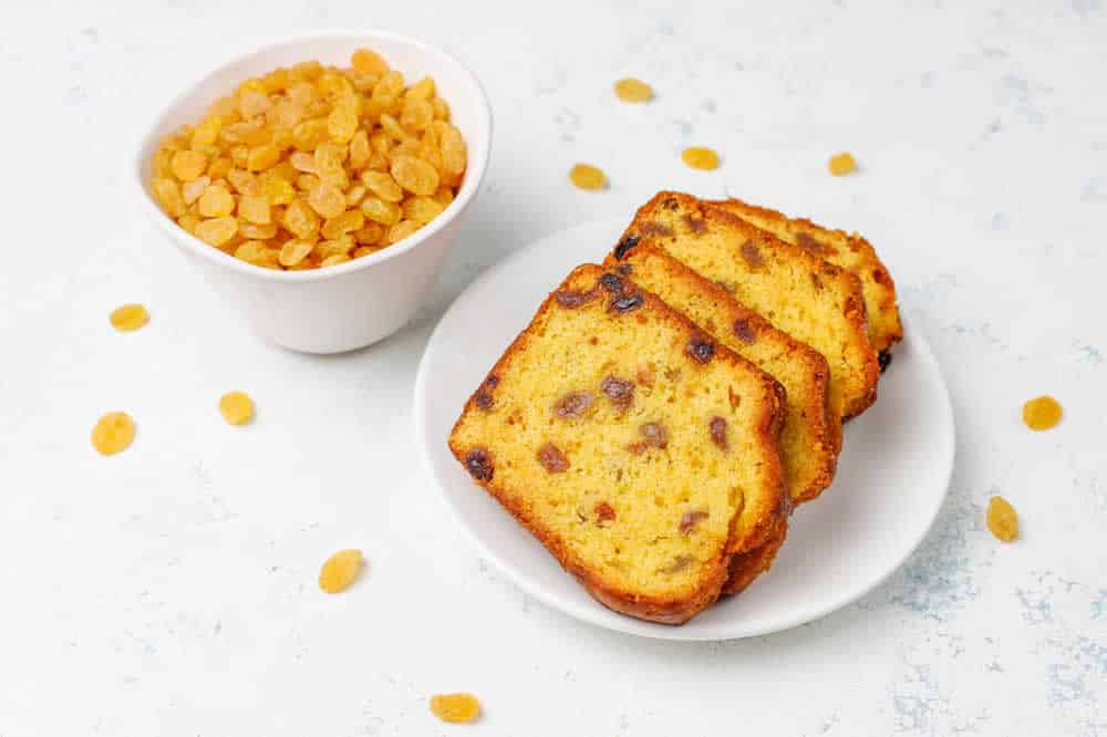Cake aux raisins secs et au rhum