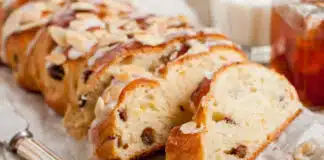 Brioche moelleuse aux raisins secs et amandes