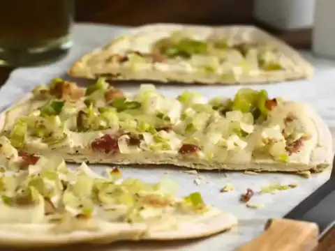Pizza de poireaux et lardons