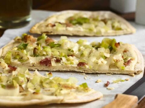 Pizza de poireaux et lardons