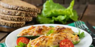 Courgettes farcies au poulet au four