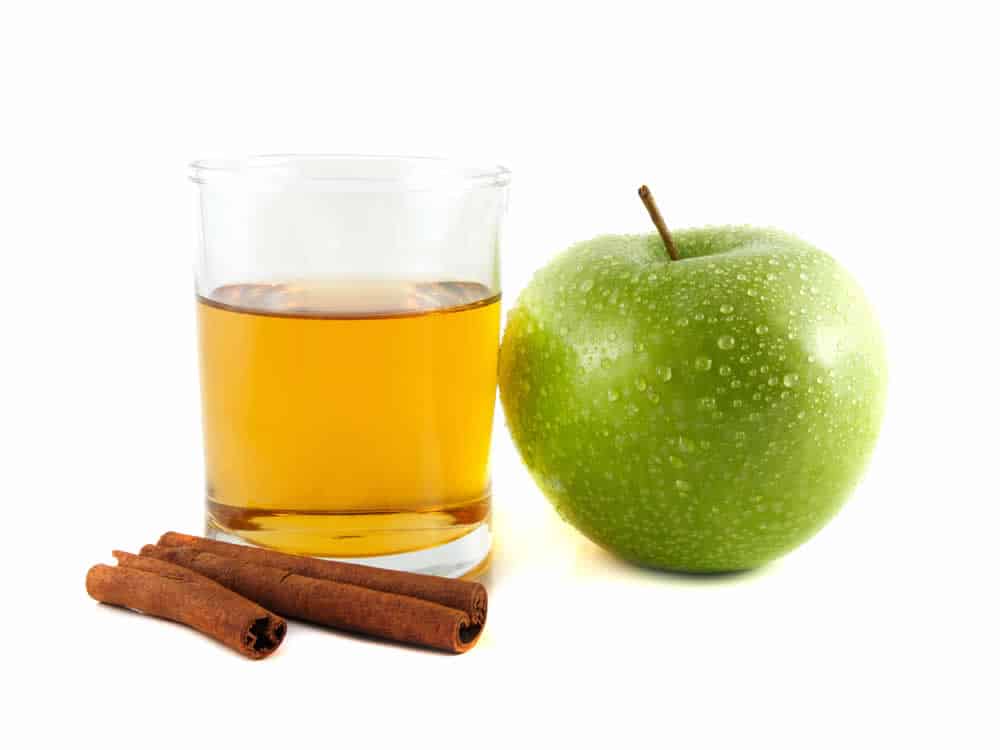 Eau détox à la pomme et à la cannelle