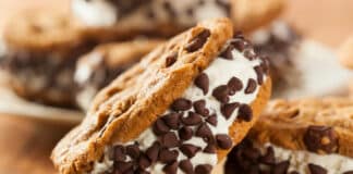 Biscuit irrésistible à la crème glacée aux pépites de chocolat