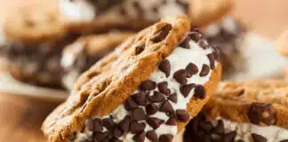 Biscuit irrésistible à la crème glacée aux pépites de chocolat