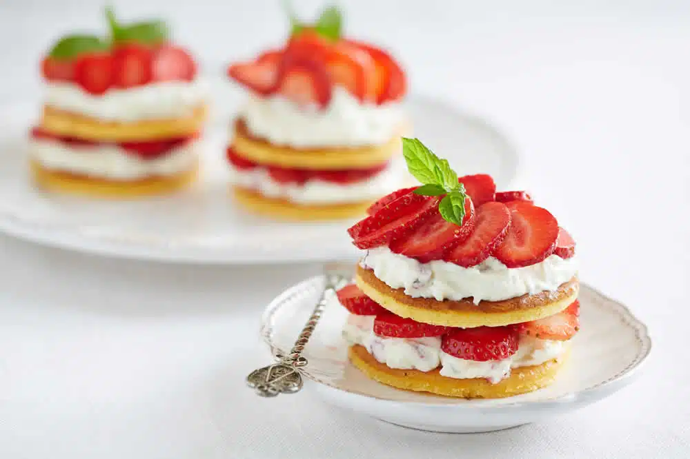 Crêpes à la crème fouettée et fraises