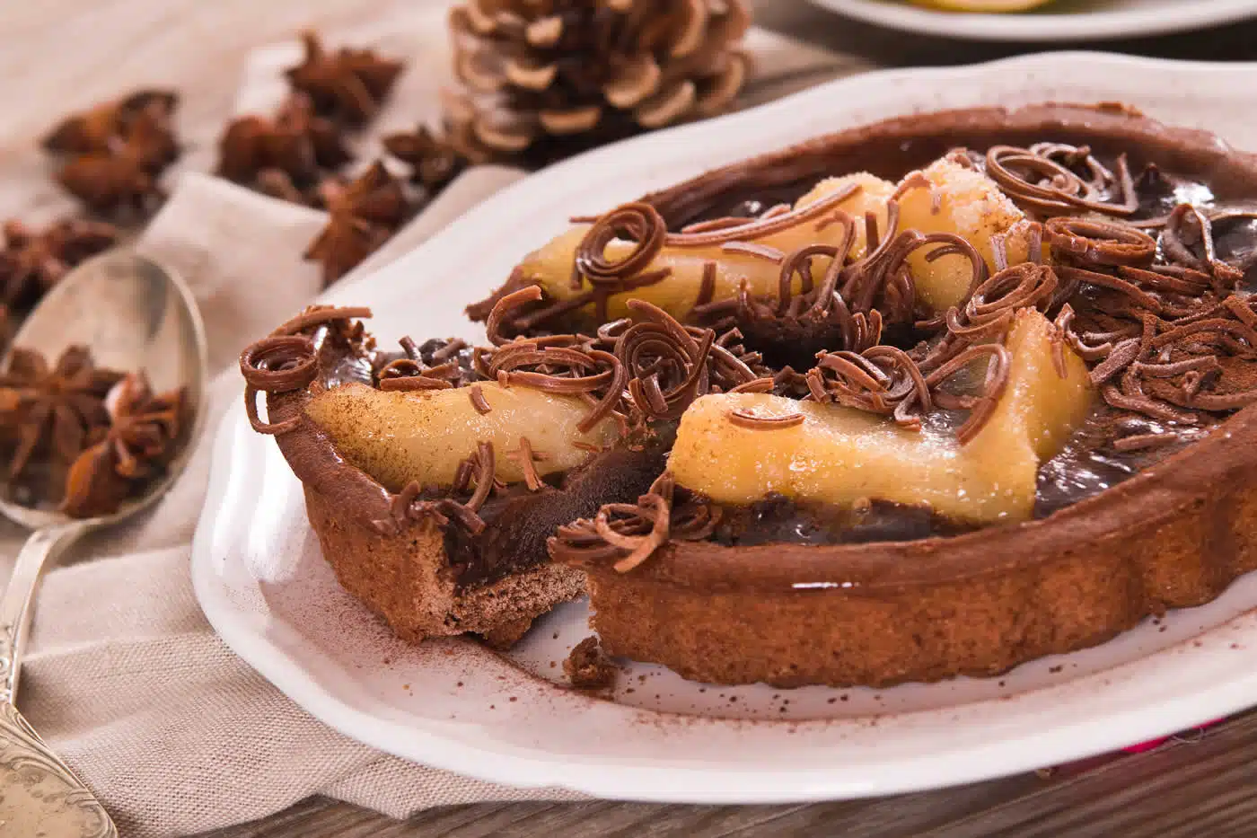 Tarte au chocolat et poires sur pâte sucrée