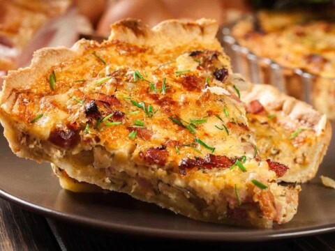 Quiche lorraine avec bacon et fromage