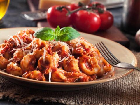 Tortellini avec sauce tomate et parmesan