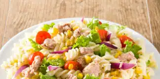 Salade de pâtes froide aux légumes et thon