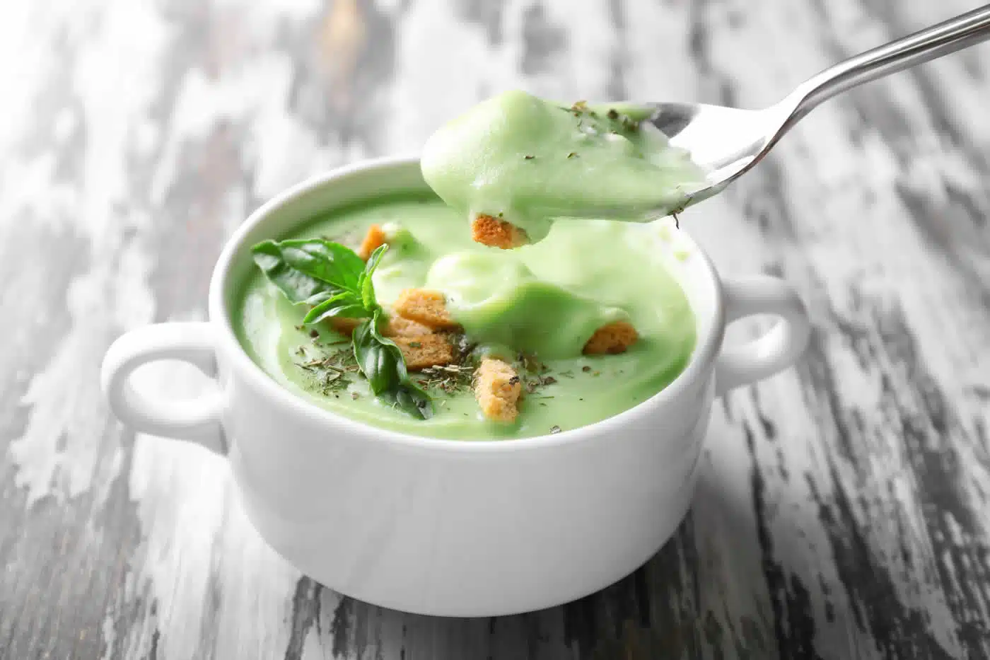Comment préparer une soupe froide aux courgettes