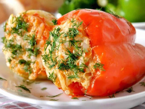 Poivrons farcis au riz et viande hachée au four