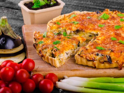 Quiche aux aubergines, poireaux et oignons