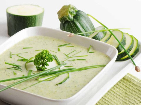 Soupe froide de courgettes