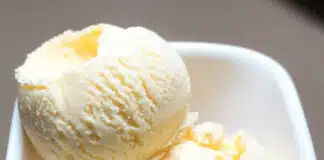Une glace à la vanille onctueuse avec seulement 3 ingrédients