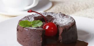 Délicieux fondant au chocolat en ramequin
