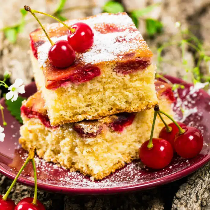 Délicieux gâteau aux cerises