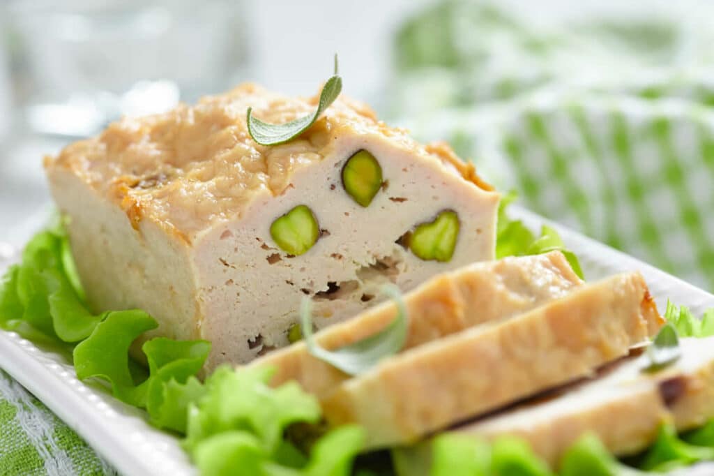 Terrine de poulet aux pistaches