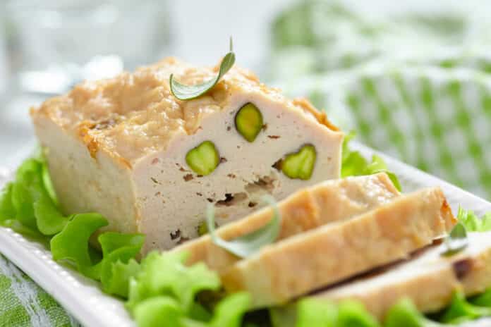 Terrine de poulet aux pistaches