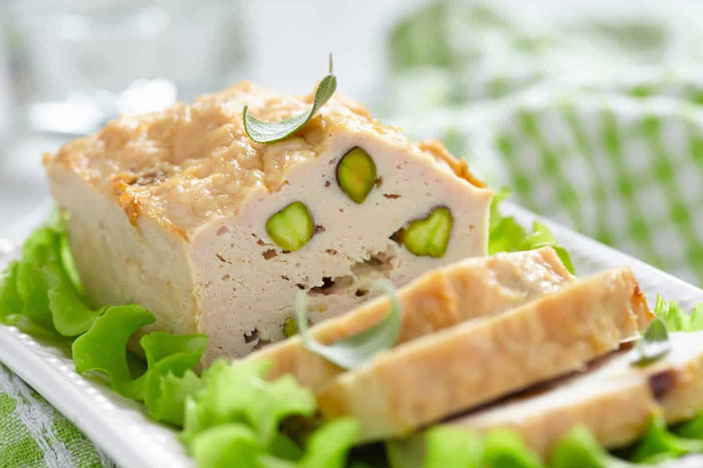 Terrine de poulet aux pistaches