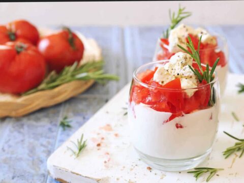 Verrine au yaourt grec et tomates