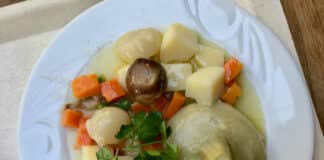 Artichauts avec pomme de terre et carottes