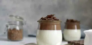 Panna cotta au chocolat noir et à la vanille