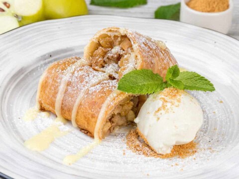 Strudel aux pommes avec pâte feuilletée
