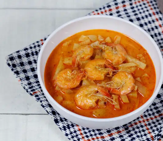 Curry aux crevettes et ananas