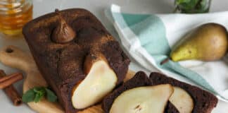 Gâteau chocolat et poires entières