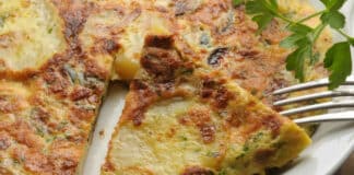 Omelette de pommes de terre et courgette