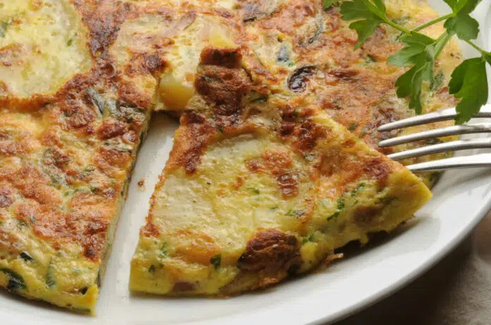 Omelette de pommes de terre et courgette