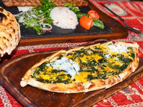 Pide aux épinards et feta