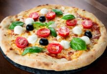 Comment réussir la pâte à pizza épaisse et moelleuse