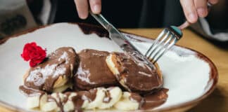 Pancakes au chocolat et à la banane