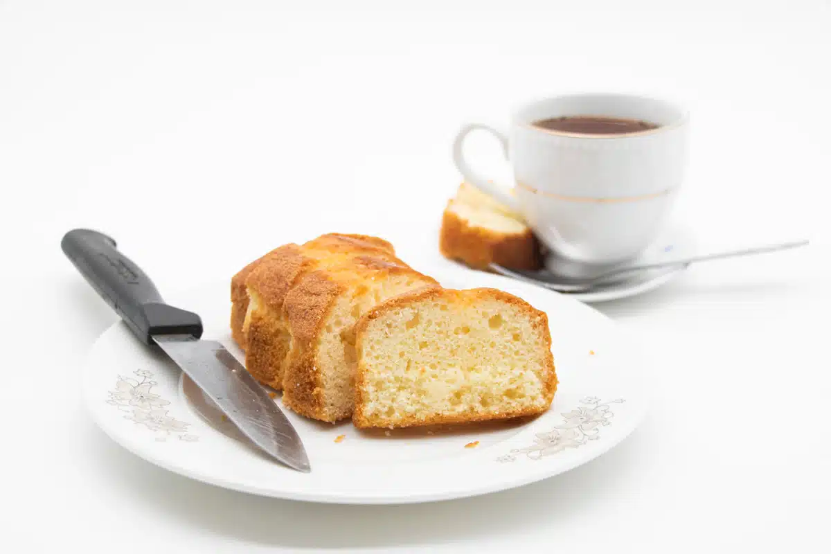 Gâteau moelleux aromatisé au citron