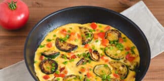 Omelette aux courgettes et tomate