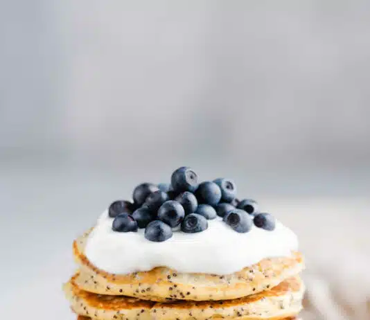 Pancakes au yaourt et graines de pavot