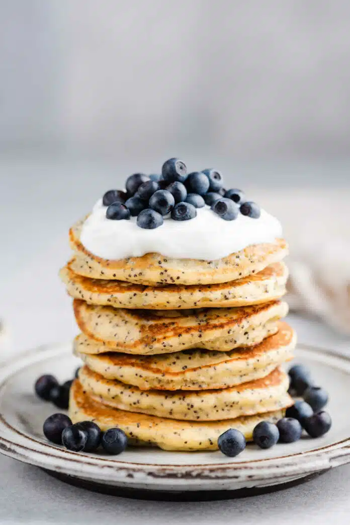 Pancakes au yaourt et graines de pavot