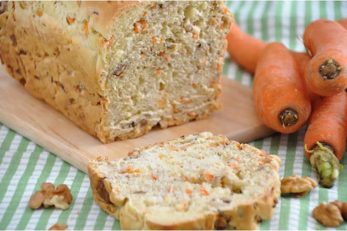 Délicieux gâteau aux carottes et noix
