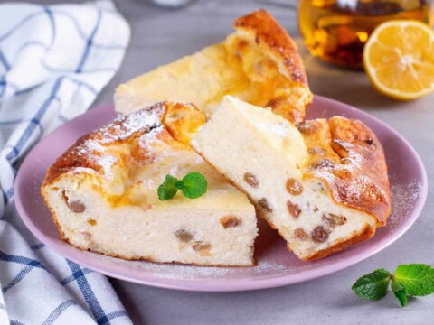 Gâteau de fromage blanc aux raisins secs