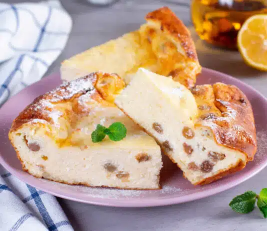 Gâteau de fromage blanc aux raisins secs