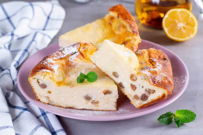 Gâteau fromage blanc et raisins secs