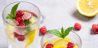 Boisson rafraichissante au citron et framboises