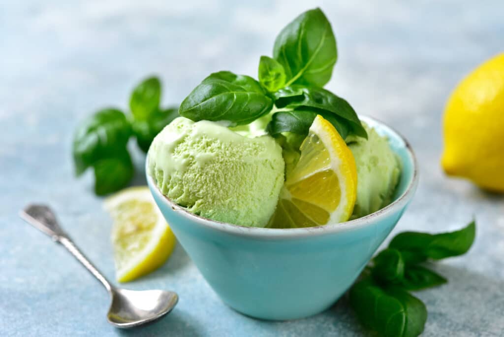Sorbet au citron et au basilic