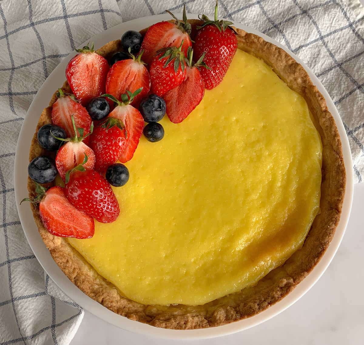 Tarte à La Crème Pâtissière Un Dessert élégant Et Savoureux