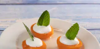 Abricots pochés au sirop de sucre