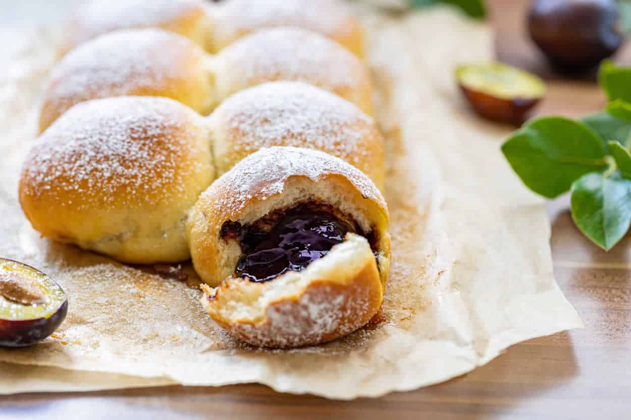 Brioche fourrée aux prunes