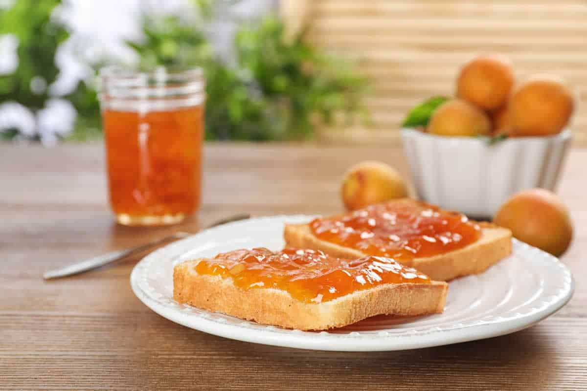 Confiture d'abricots pour le petit déjeuner